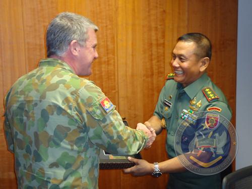 Pangkostrad with HMSP-A, 4 Nov 11