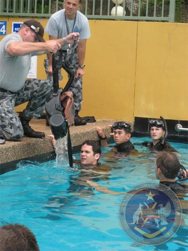 Latihan Menyelam