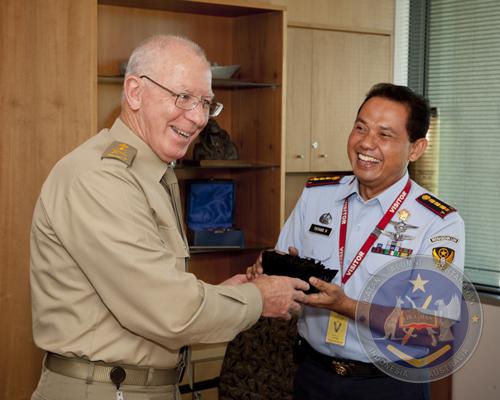 Peserta Colin East Award bersama Chief Defence Force Australia